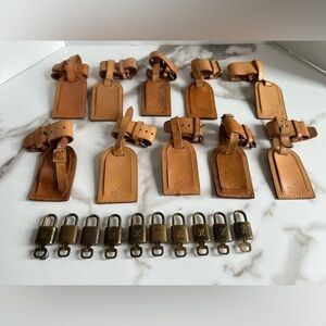 Bundle Louis Vuitton luggage tag 10 and lock key 10